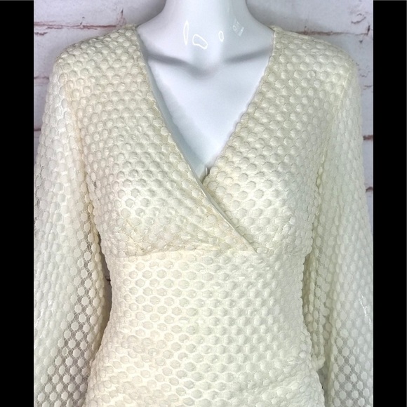 STYLE & CO. PETITE Medium faux wrap cream popcorn top Bell Sleeves NEW WITH TAGS - Picture 4 of 12